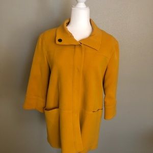 Light wool coat in gold